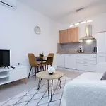Brand New Near The Airport With Free Parking