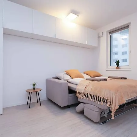 Brand New Near The Airport With Free Parking