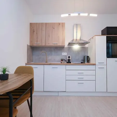 Brand New Near The Airport With Free Parking *