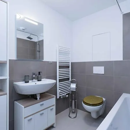 アパート Brand New Near The Airport With Free Parking