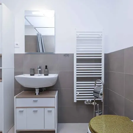 Brand New Near The Airport With Free Parking * 布拉迪斯拉发