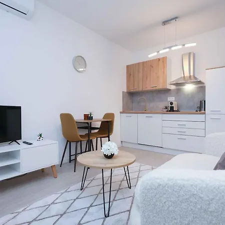 Brand New Near The Airport With Free Parking