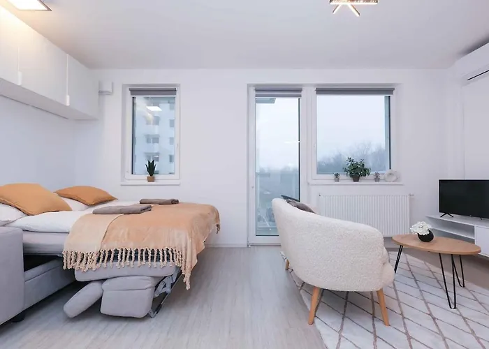 Brand New Near The Airport With Free Parking Apartman