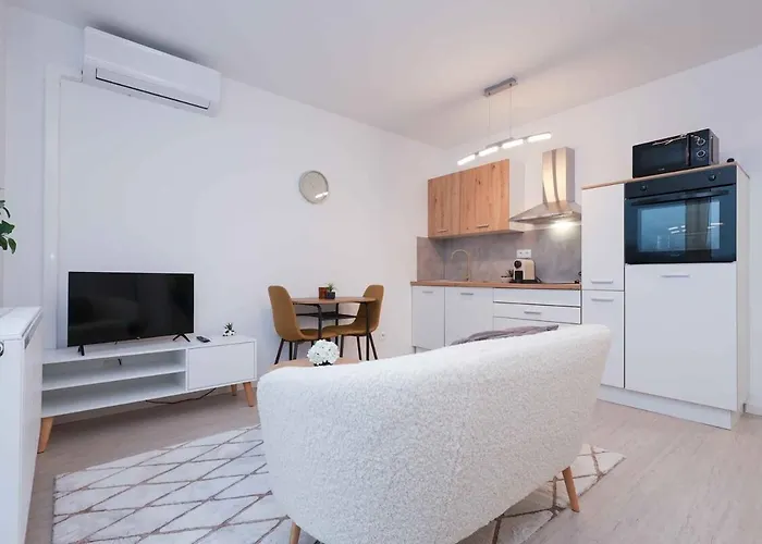 Brand New Near The Airport With Free Parking Apartman *