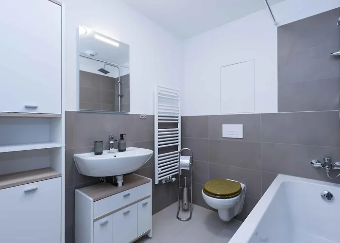 Apartament Brand New Near The Airport With Free Parking