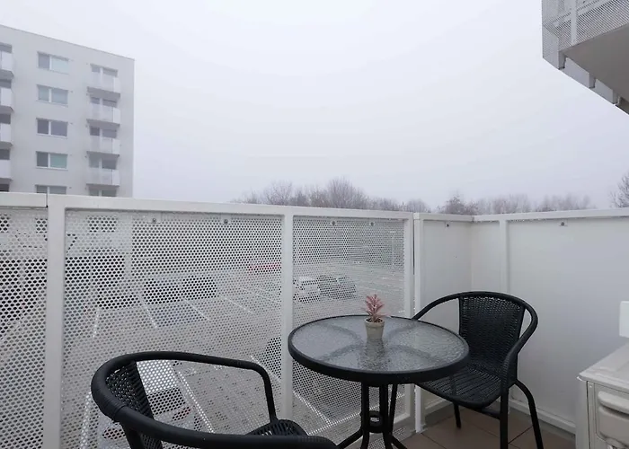 Brand New Near The Airport With Free Parking Apartament Bratysława